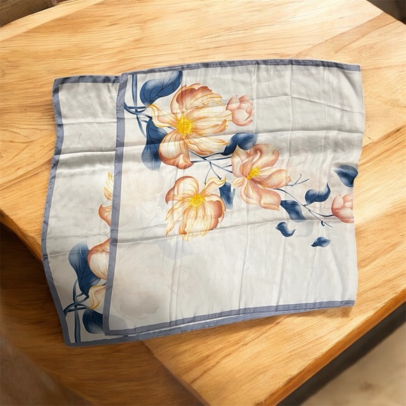 Elegant Floral Silk Scarf. - Picture 6 of 6